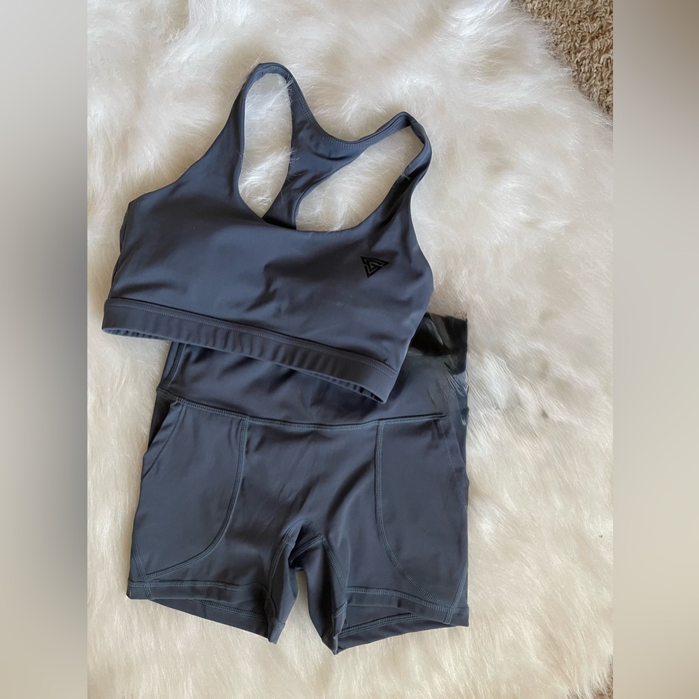 NWOT Sports Bra + Shorts SET 2 pcs